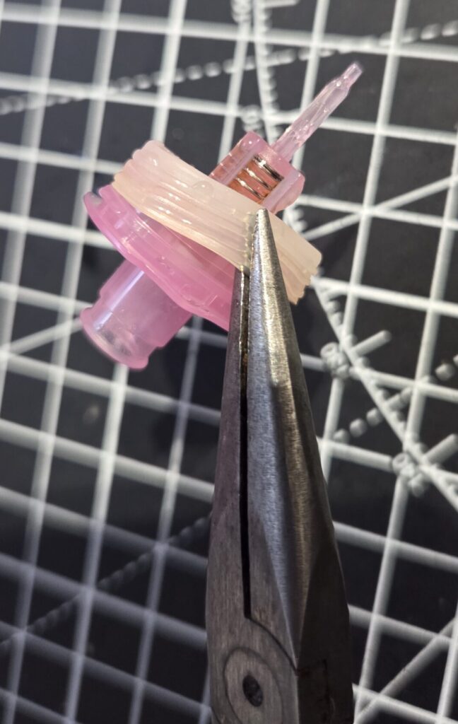 Lost Mary BM6000 Disposable Vape - Take the rubber part off of the top of the liquid cartridge