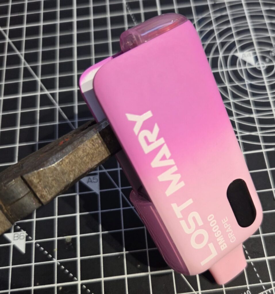 Lost Mary BM6000 Disposable Vape - Removing the main plastic case from the insides