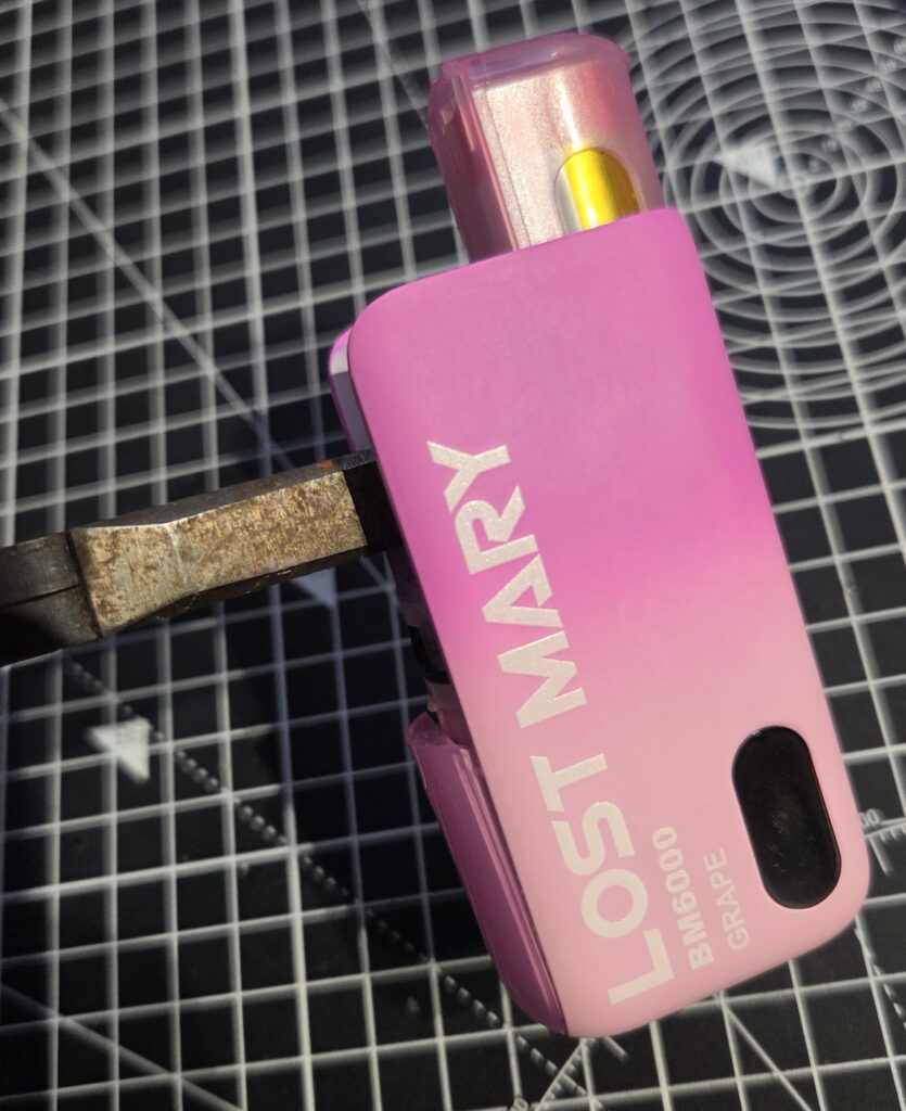 Lost Mary BM6000 Disposable Vape - Removing the main plastic case from the insides