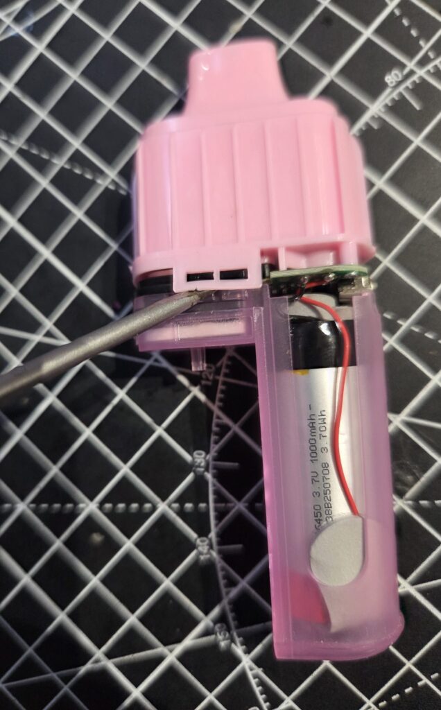 Lost Mary BM6000 Disposable Vape - Screwdriver the two main parts apart