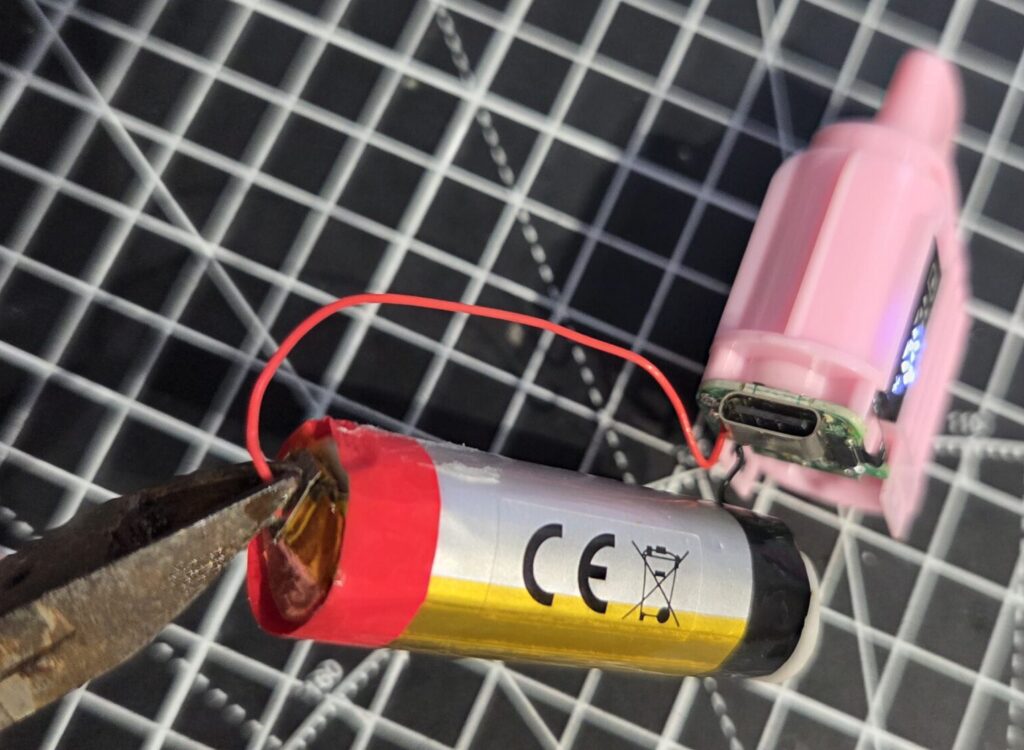 Lost Mary BM6000 Disposable Vape - Snip the positive wire away from the battery