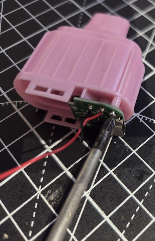 Lost Mary BM6000 Disposable Vape - Unscrewing the small citcuit board