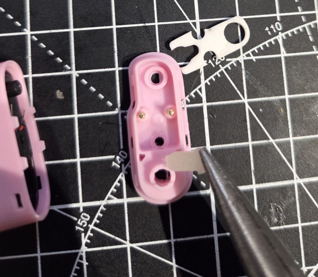 Lost Mary BM6000 Disposable Vape - Taking out the rubber and fabric pieces